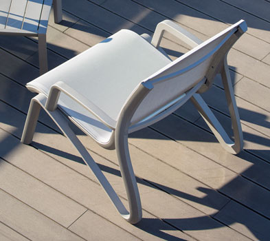 https://www.piscines-hydrosud.fr/medias_produits/imgs/vue-arriere-fauteuil-lounge-sunset.jpg