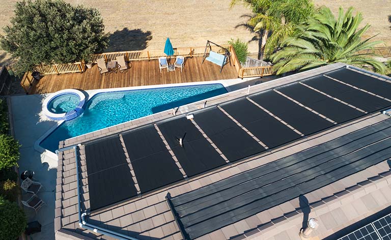 panneaux solaires pour chauffer sa piscine