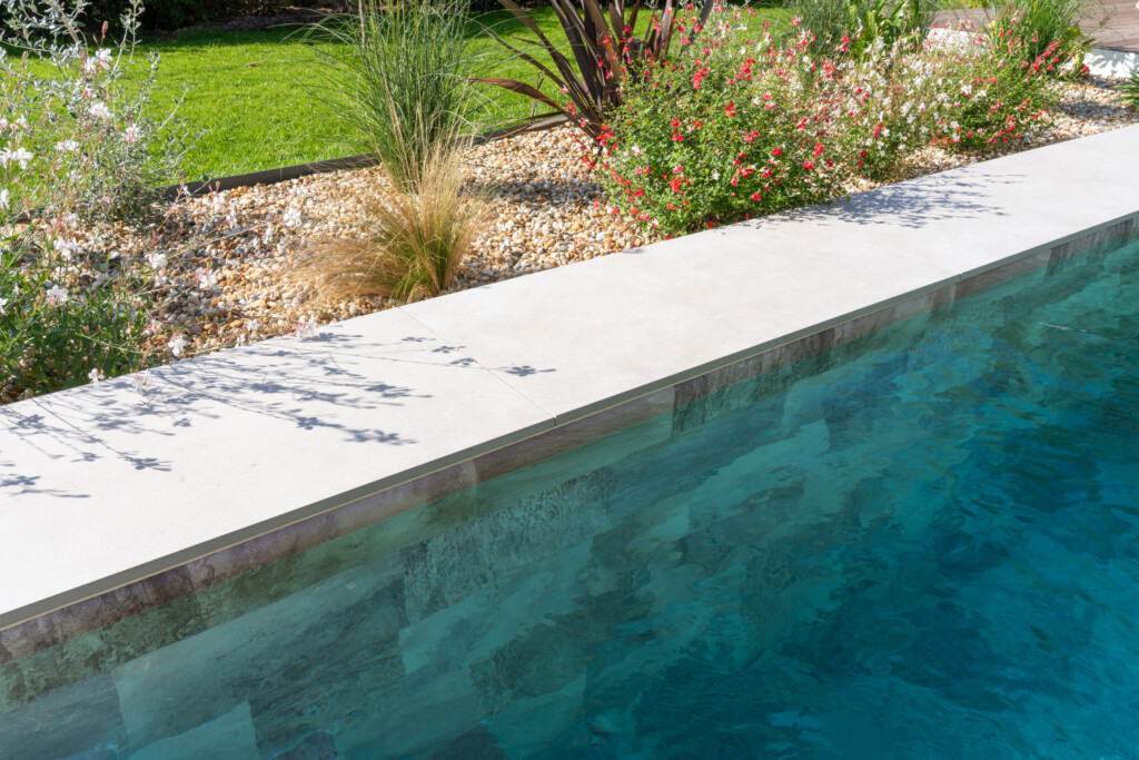 margelle de piscine avec PVC armé