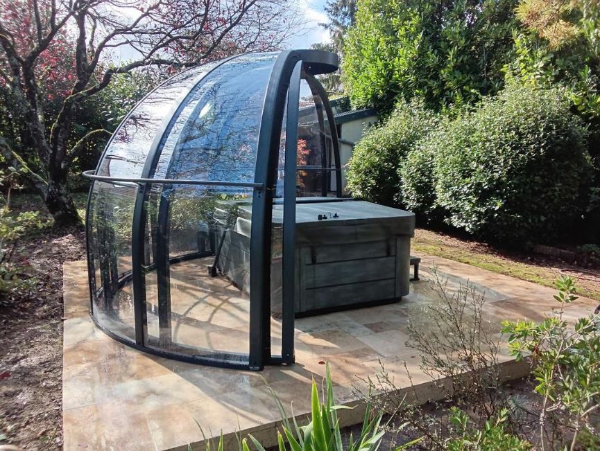 spa extérieur avec abri