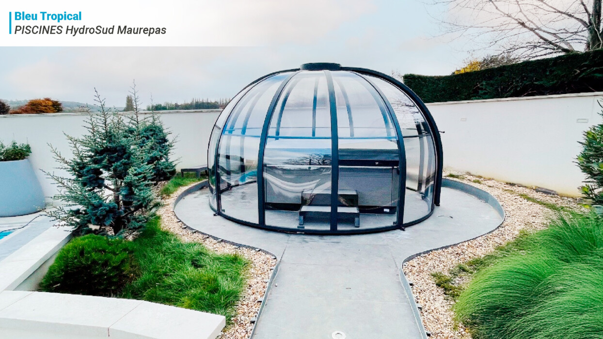 SPA avec marches et abris bulle